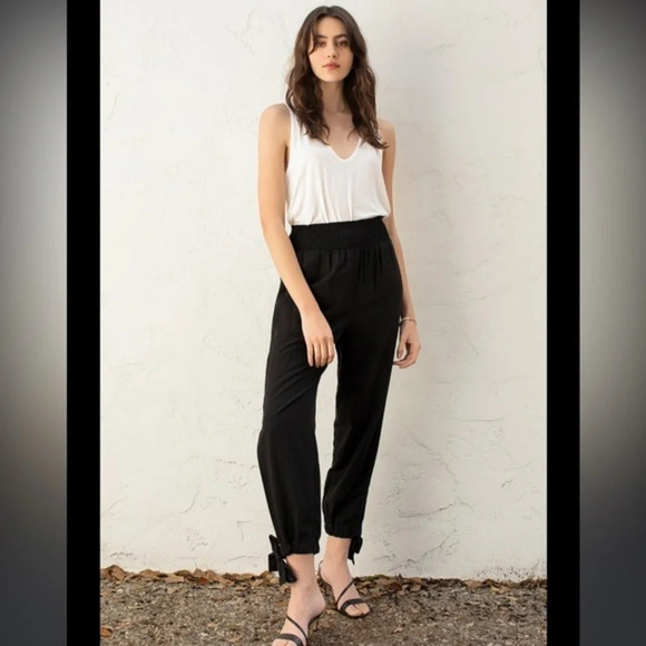 Size medium black pants with tie bottom jogger style in excellent condition​ - Picture 1 of 4